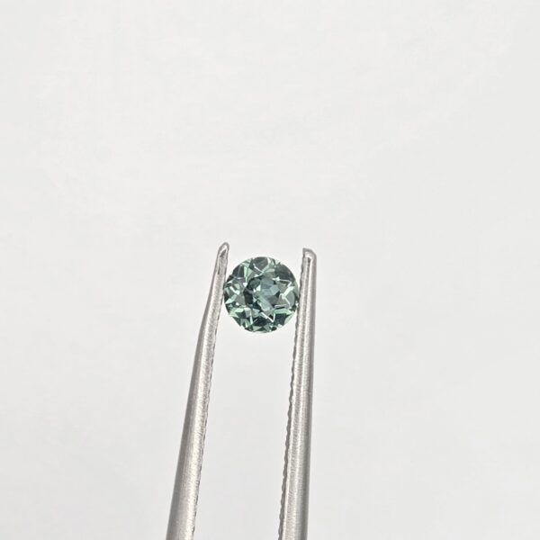 3.96x3.91x2.34mm round Australian sapphire facet