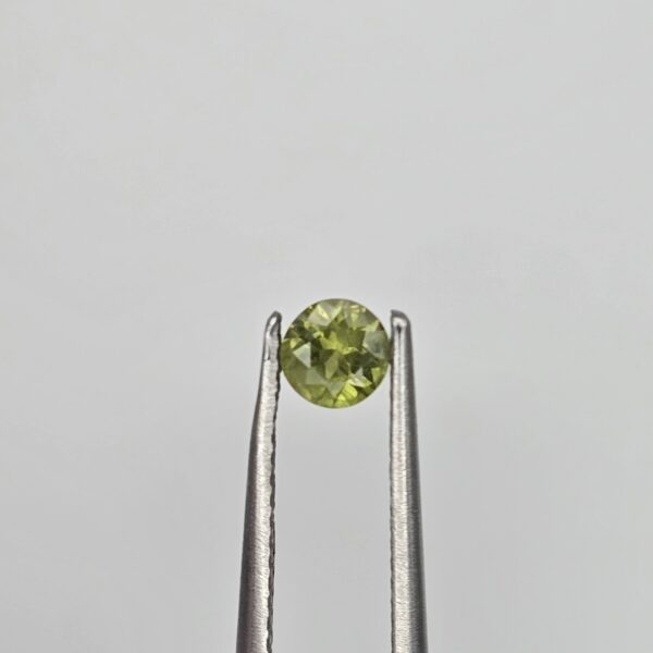 4.10x4.00x2.59mm round Australian sapphire facet