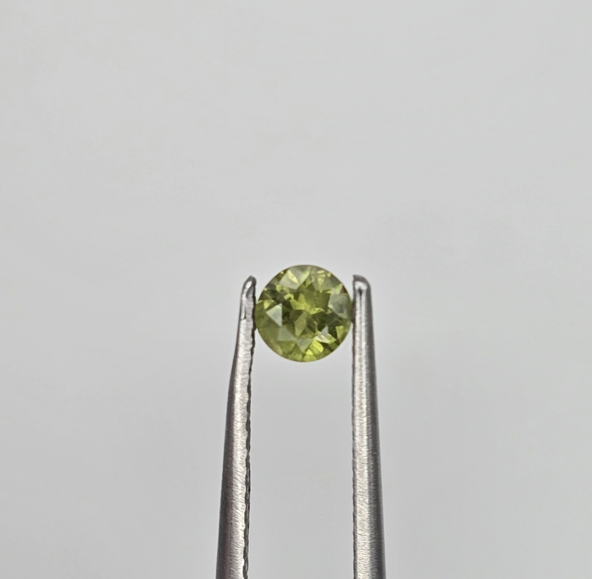 4.10x4.00x2.59mm round Australian sapphire facet