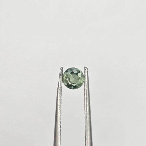 4.34x4.33x2.99mm round Australian sapphire facet