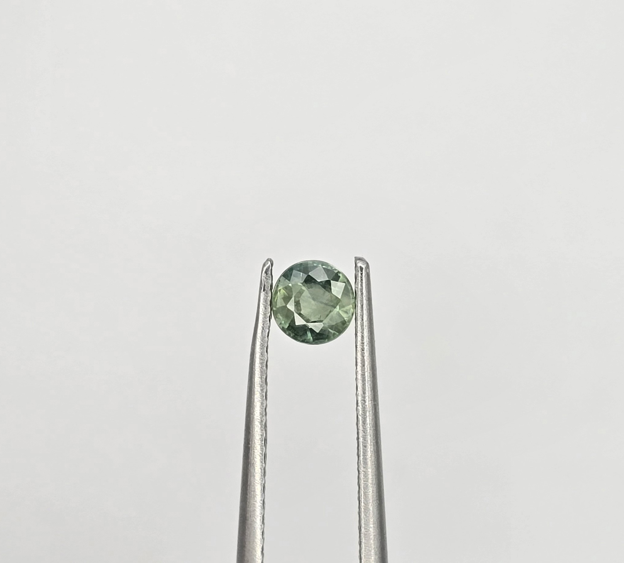 4.34x4.33x2.99mm round Australian sapphire facet