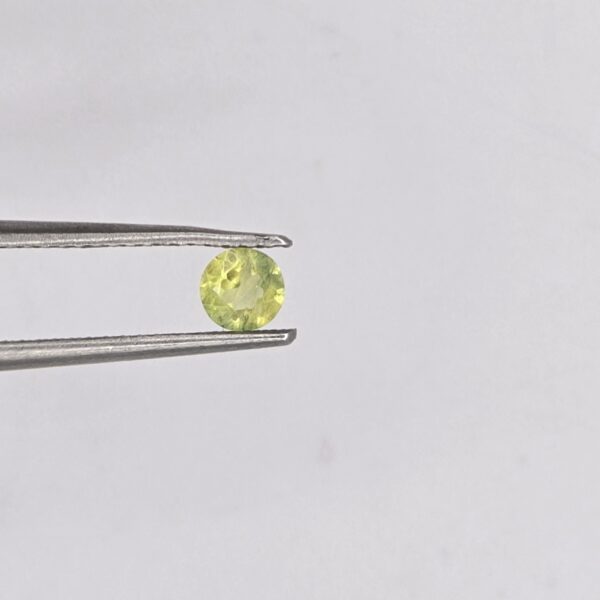 3.91x3.86x2.01mm round Australian sapphire facet