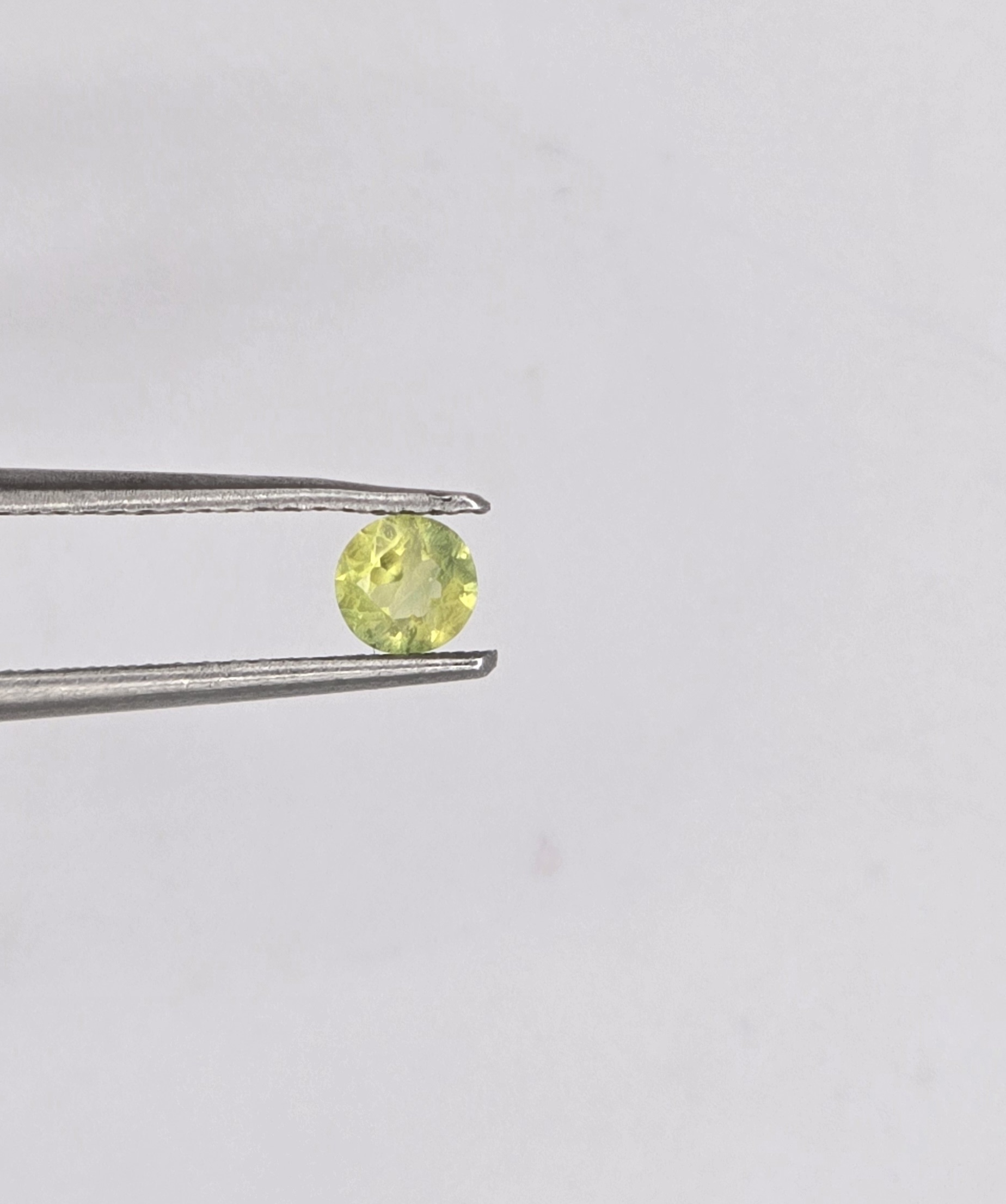 3.91x3.86x2.01mm round Australian sapphire facet