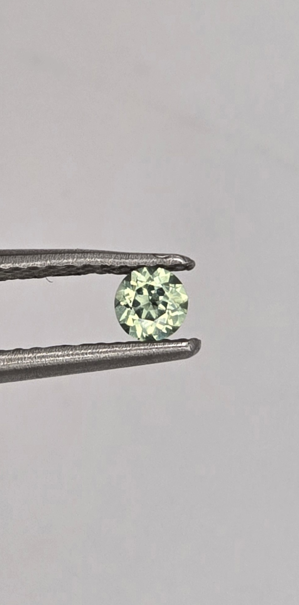 3.22x3.17x1.90mm round Australian sapphire facet