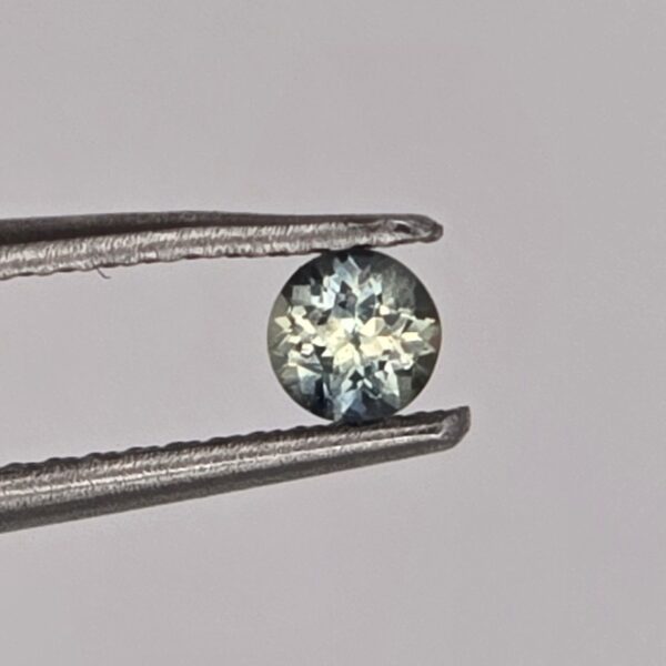 3.25x3.22x2.03mm round Australian sapphire facet