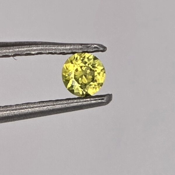 3.10x3.07x1.95mm round Australian sapphire facet