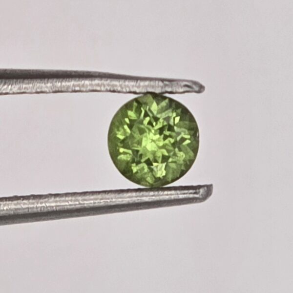 3.98x3.97x2.65mm round Australian sapphire facet