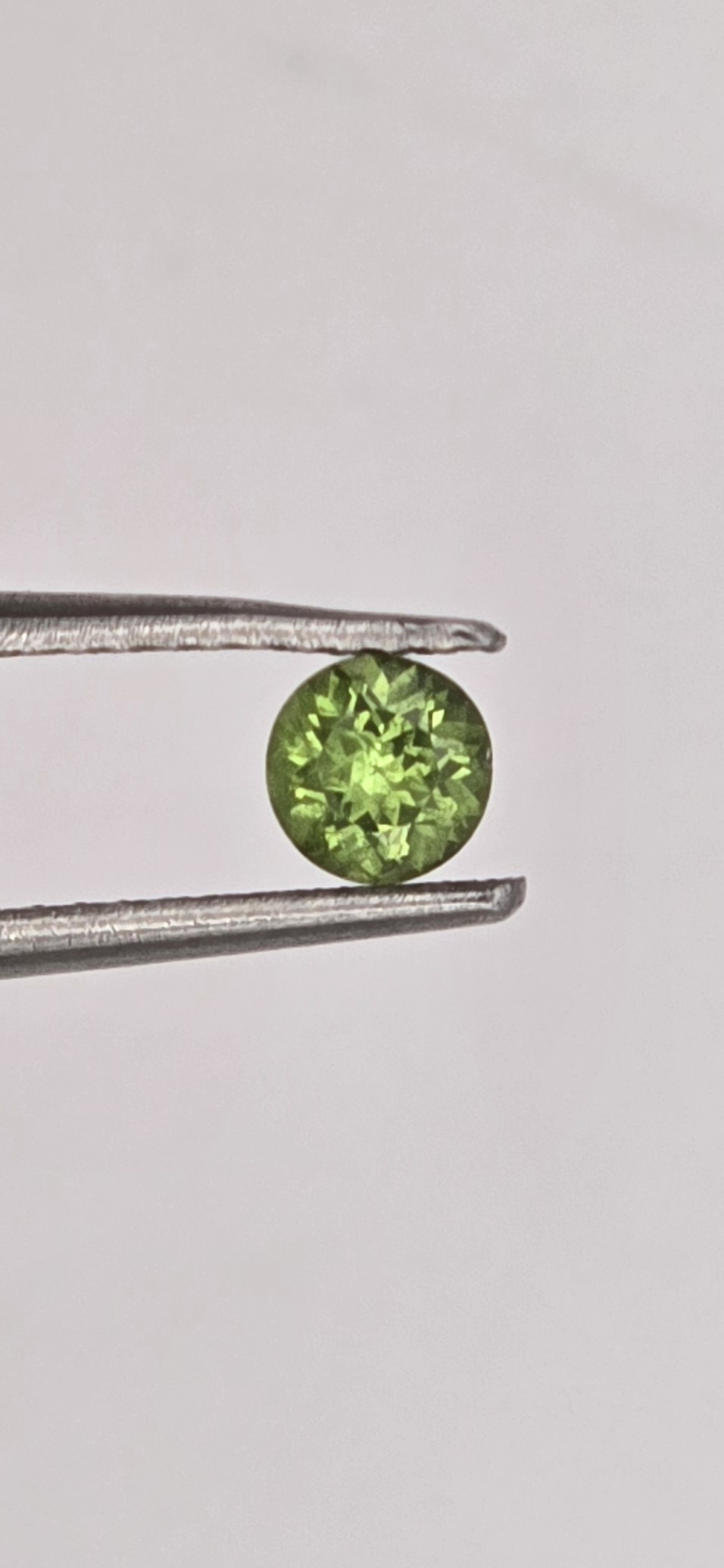 3.98x3.97x2.65mm round Australian sapphire facet