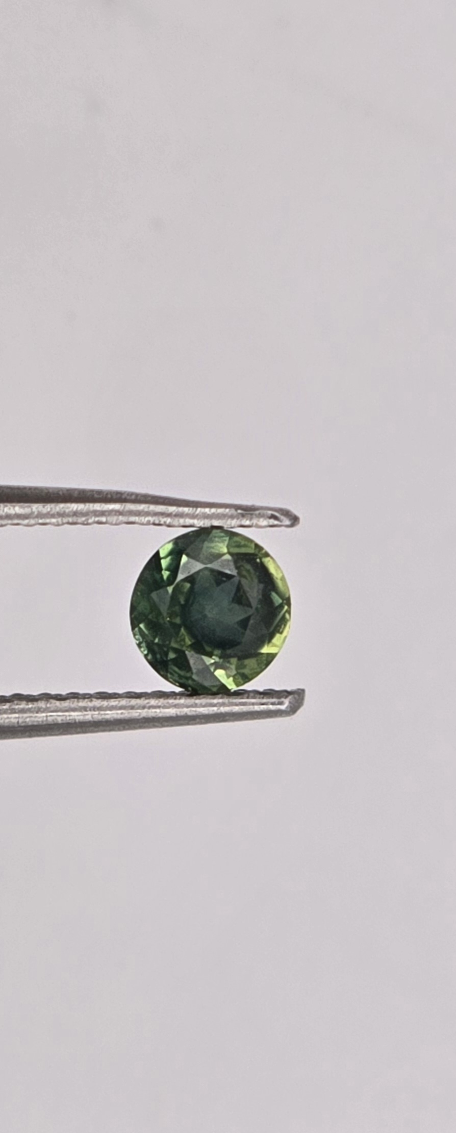 4.57x4.54x2.69mm round Australian sapphire facet