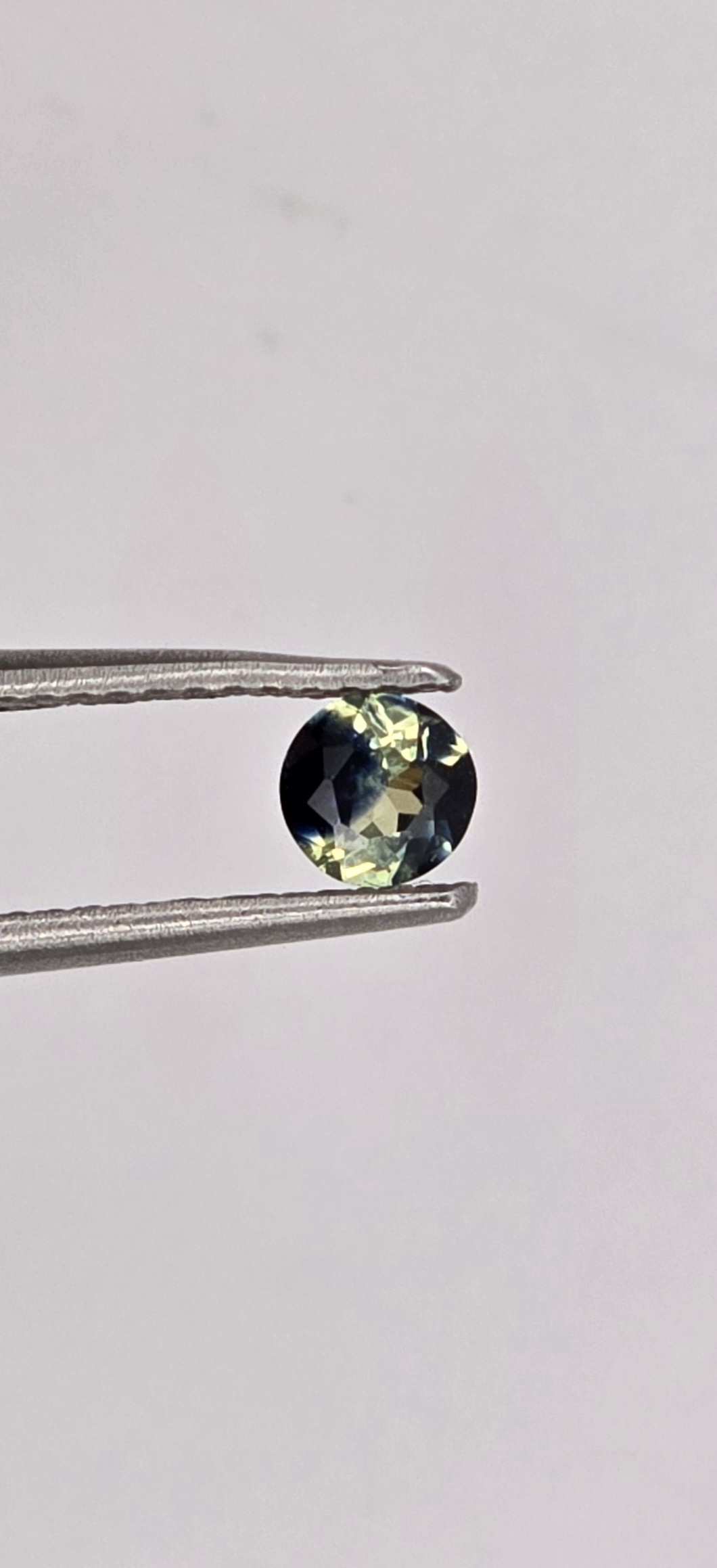 4.02x3.99x2.40mm round Australian sapphire facet