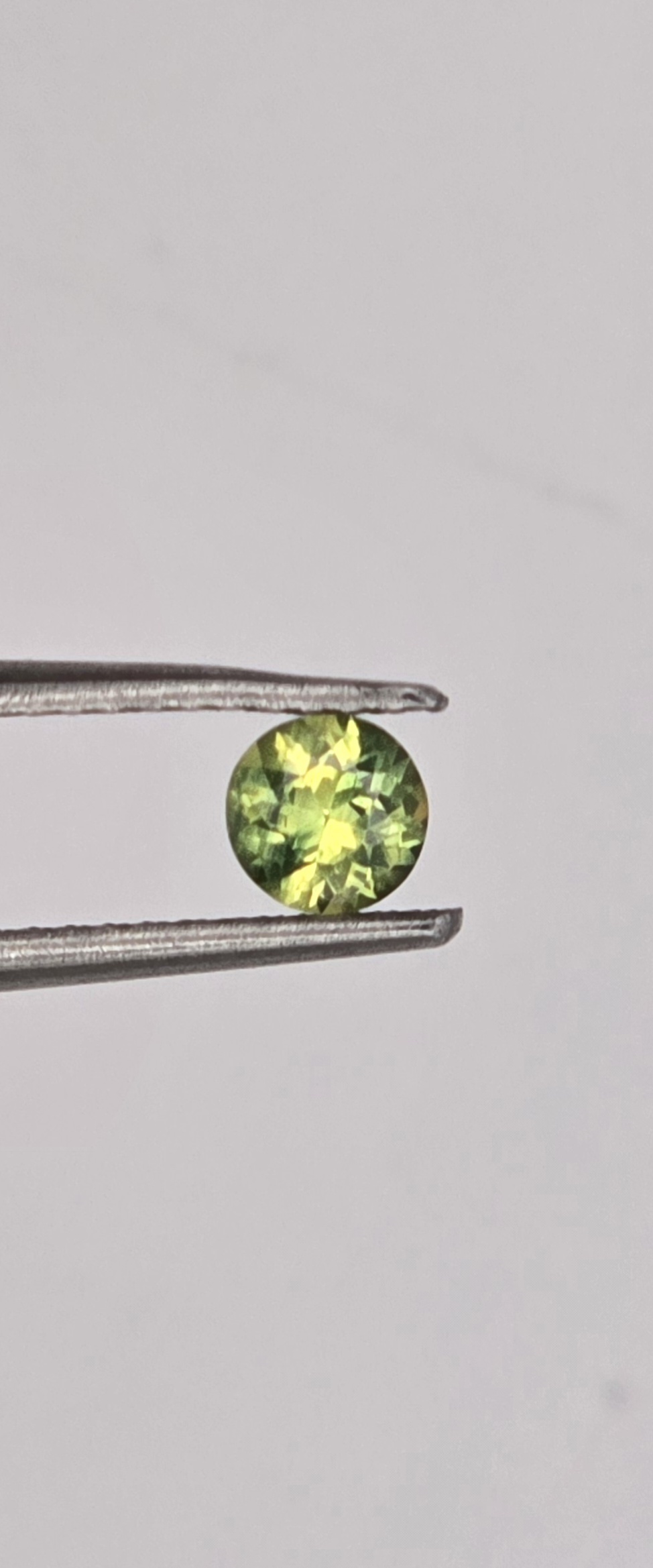 4.04x3.99x2.64mm round Australian sapphire facet