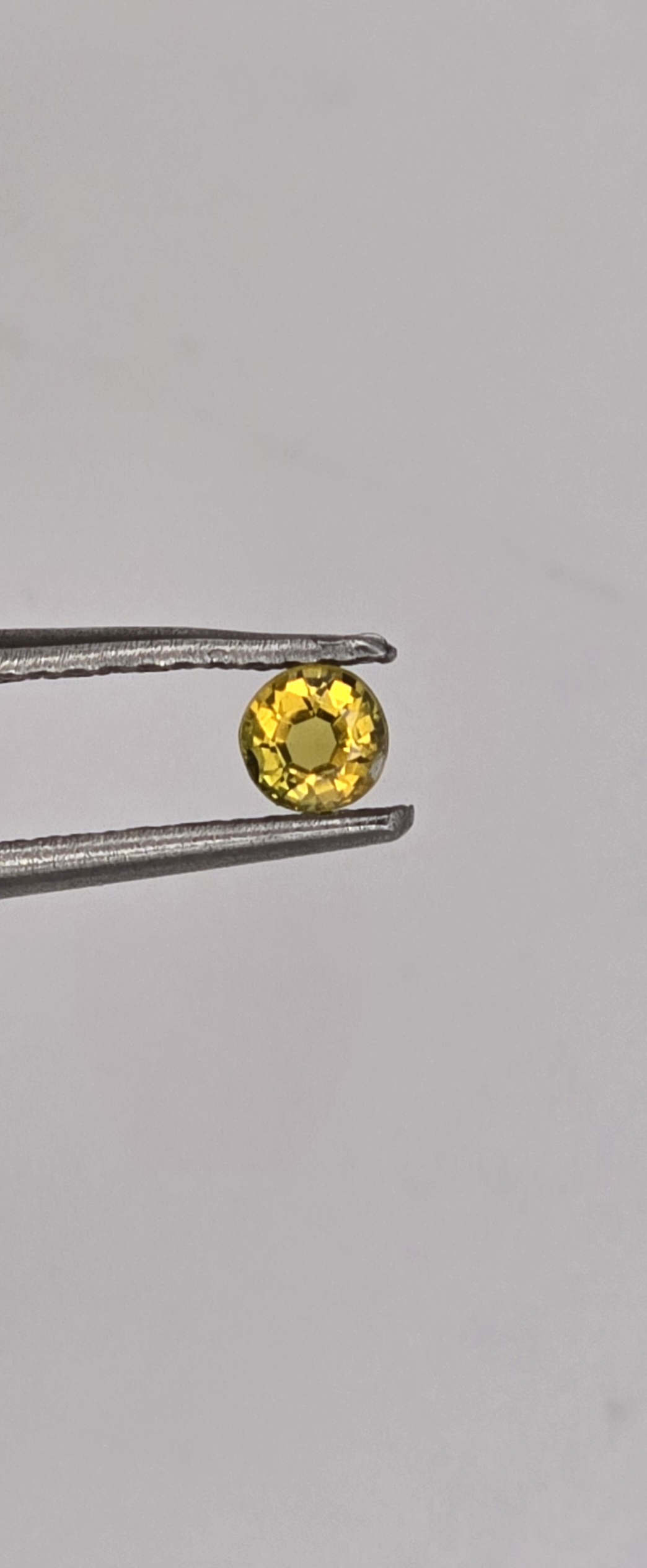 3.27x3.22x2.26mm round Australian sapphire facet