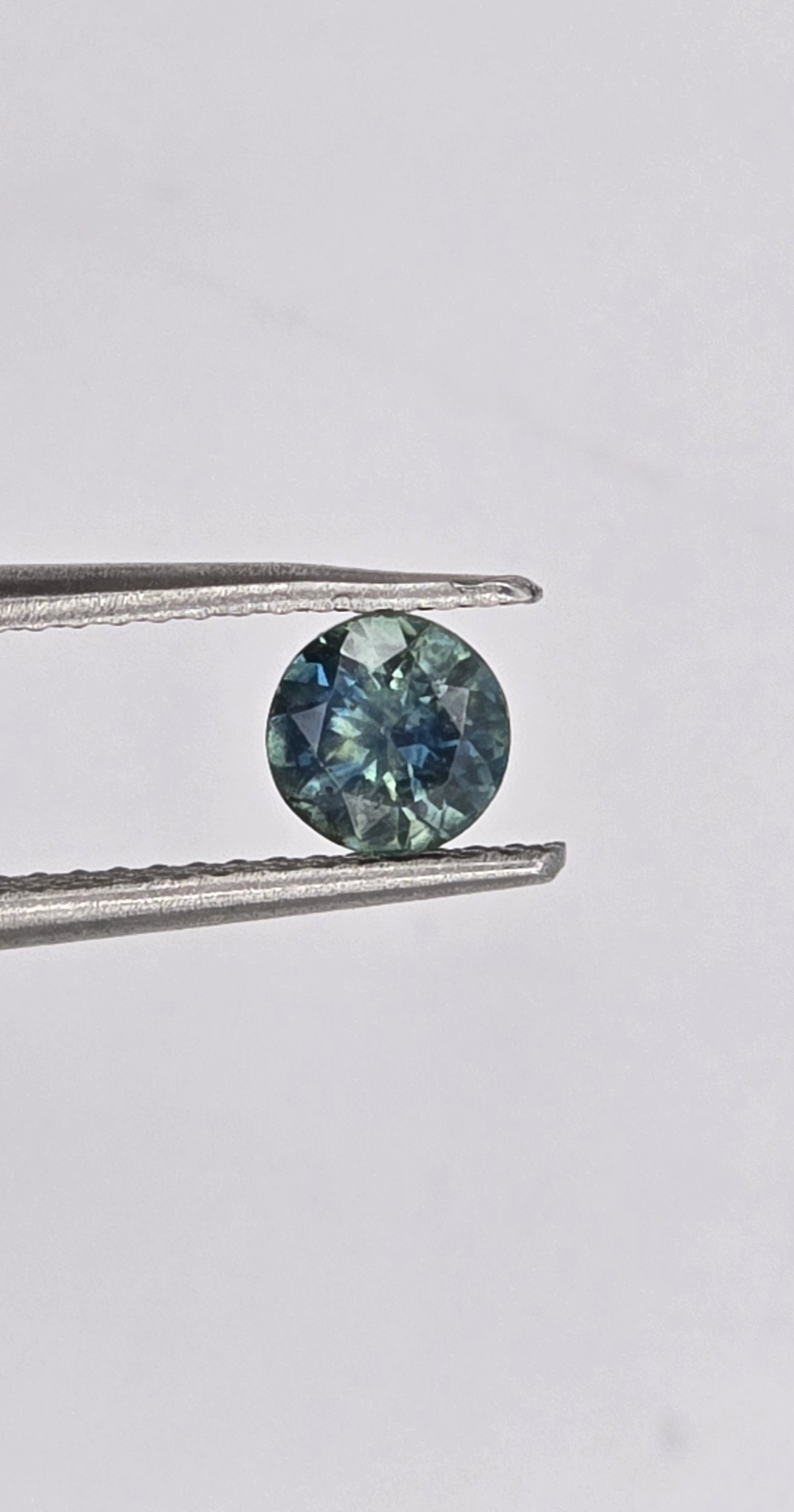 4.75x4.74x2.91mm round Australian sapphire facet