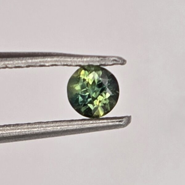 3.45x3.41x2.16mm round Australian sapphire facet