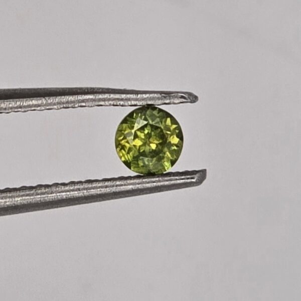 3.24x3.22x2.17mm round Australian sapphire facet