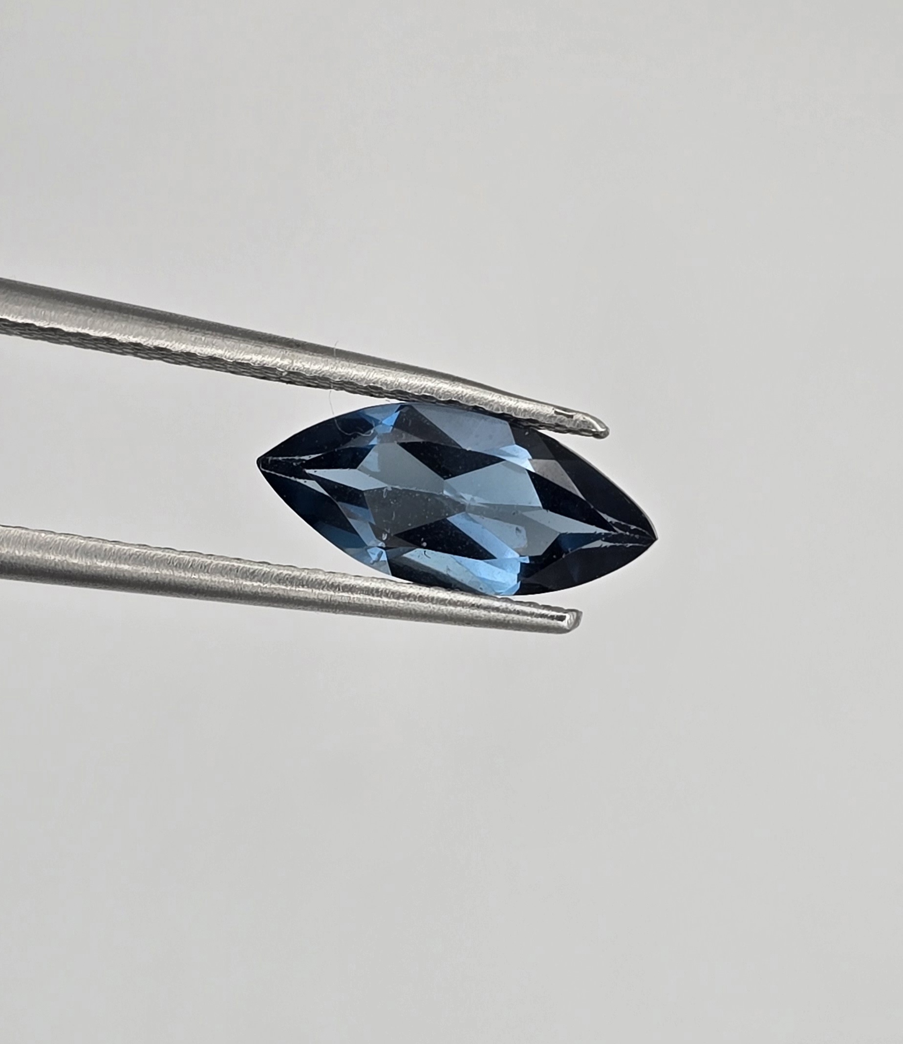 12.08x5.37x3.57mm marquis London-blue topaz facet
