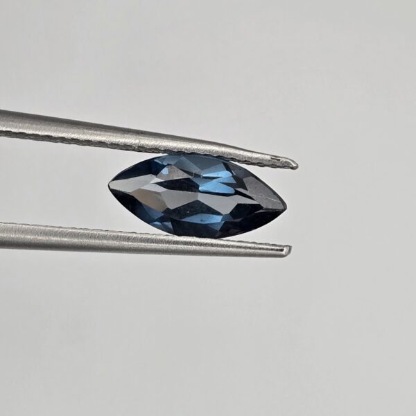 11.02x5.09x3.56mm marquis London-blue topaz facet