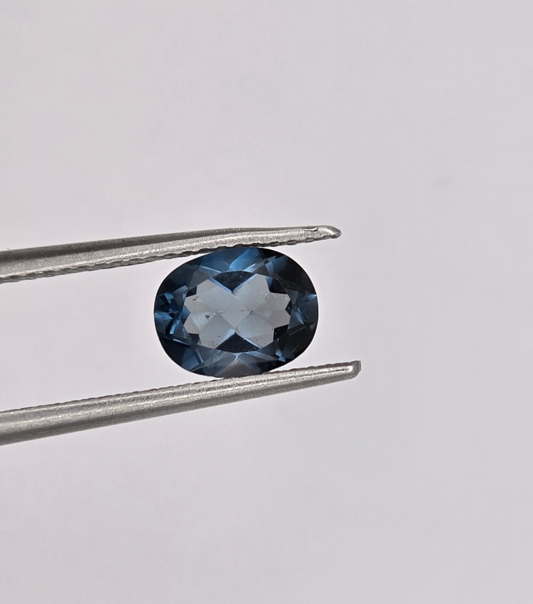 7.49x5.82x3.78mm oval London-blue topaz facet