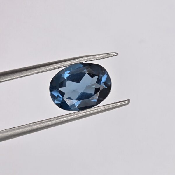 8.97x6.69x3.86mm oval London-blue topaz facet