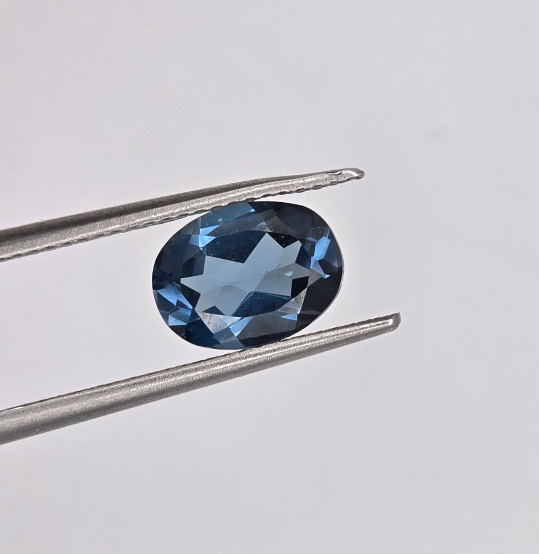 8.97x6.69x3.86mm oval London-blue topaz facet