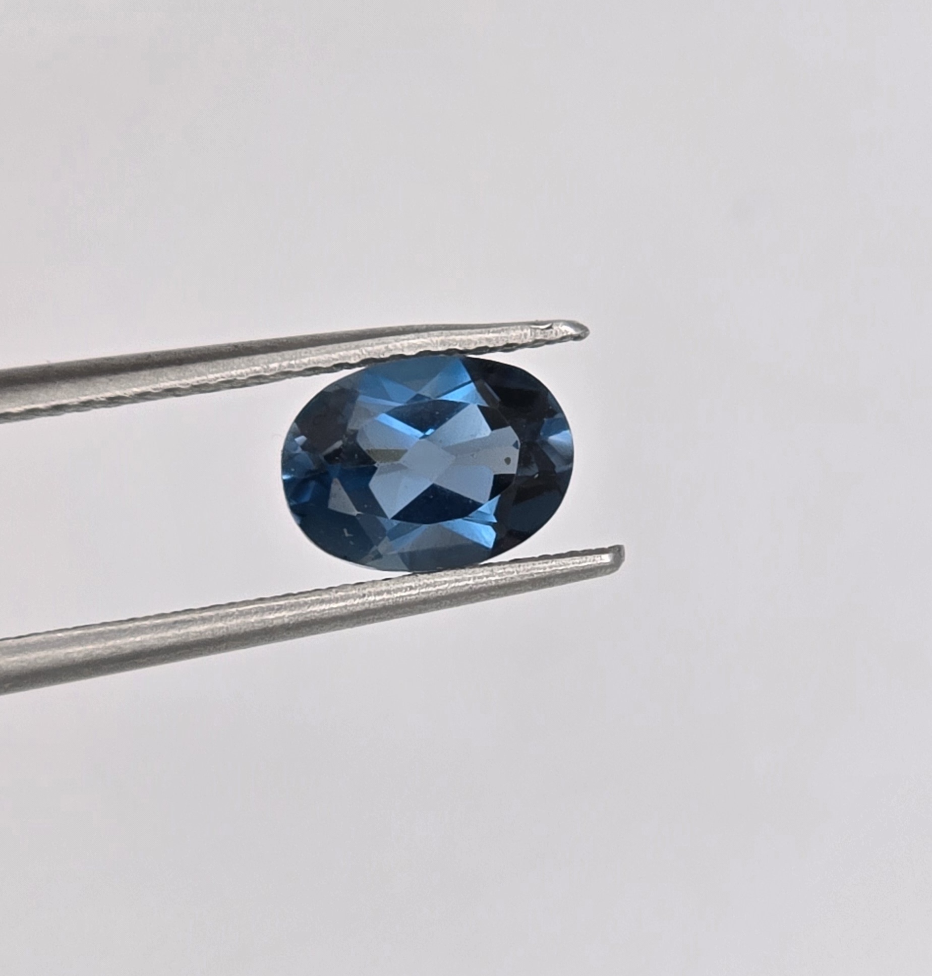 8.25x6.00x3.98mm oval London-blue topaz facet