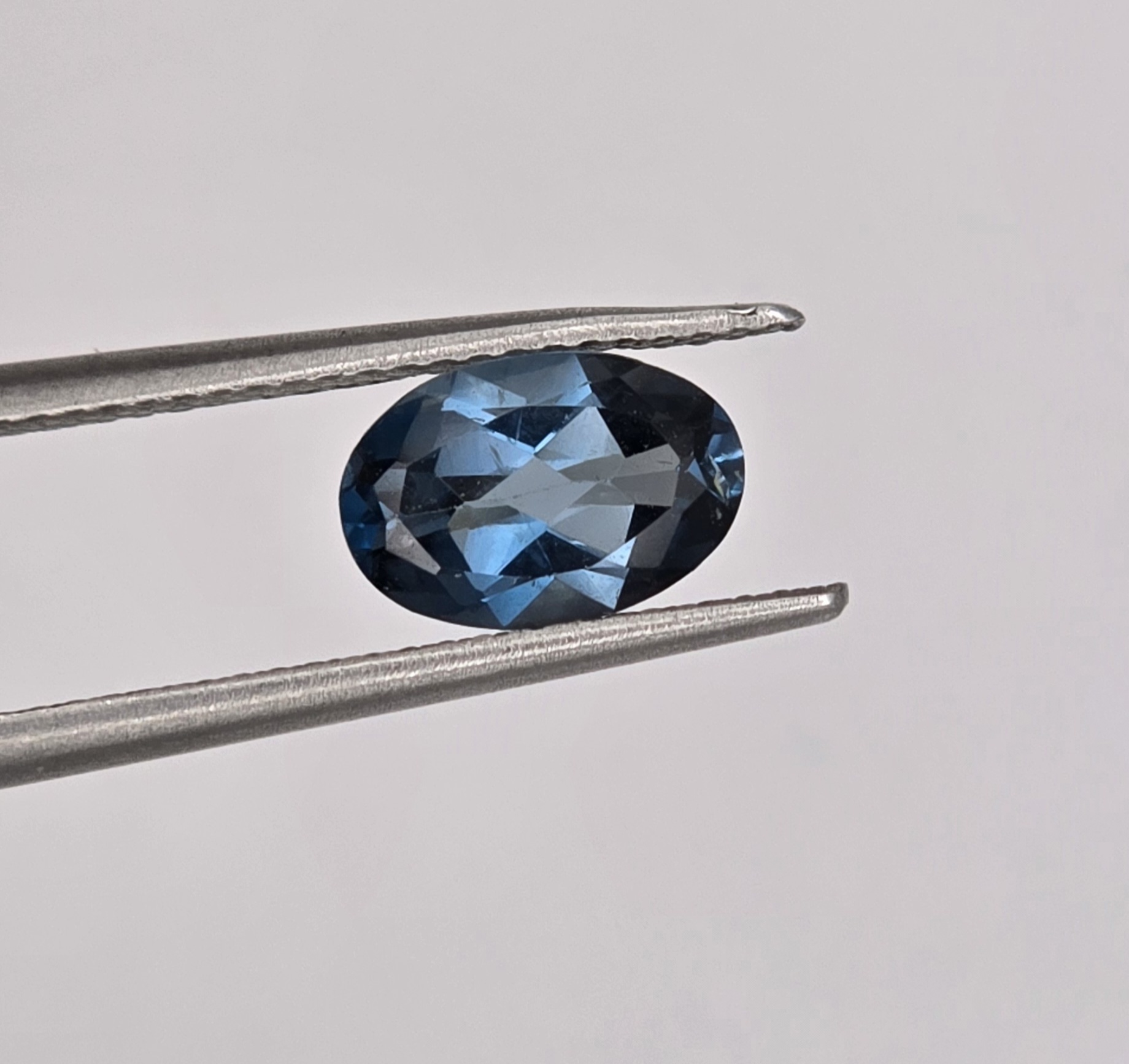 8.72x5.82x3.58mm oval London-blue topaz facet