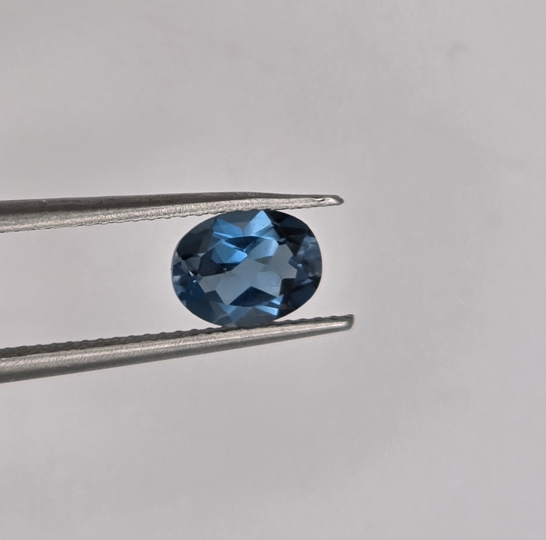 7.69x5.87x3.68mm oval London-blue topaz facet