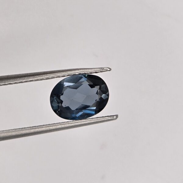 8.84x6.66x3.72mm oval London-blue topaz facet