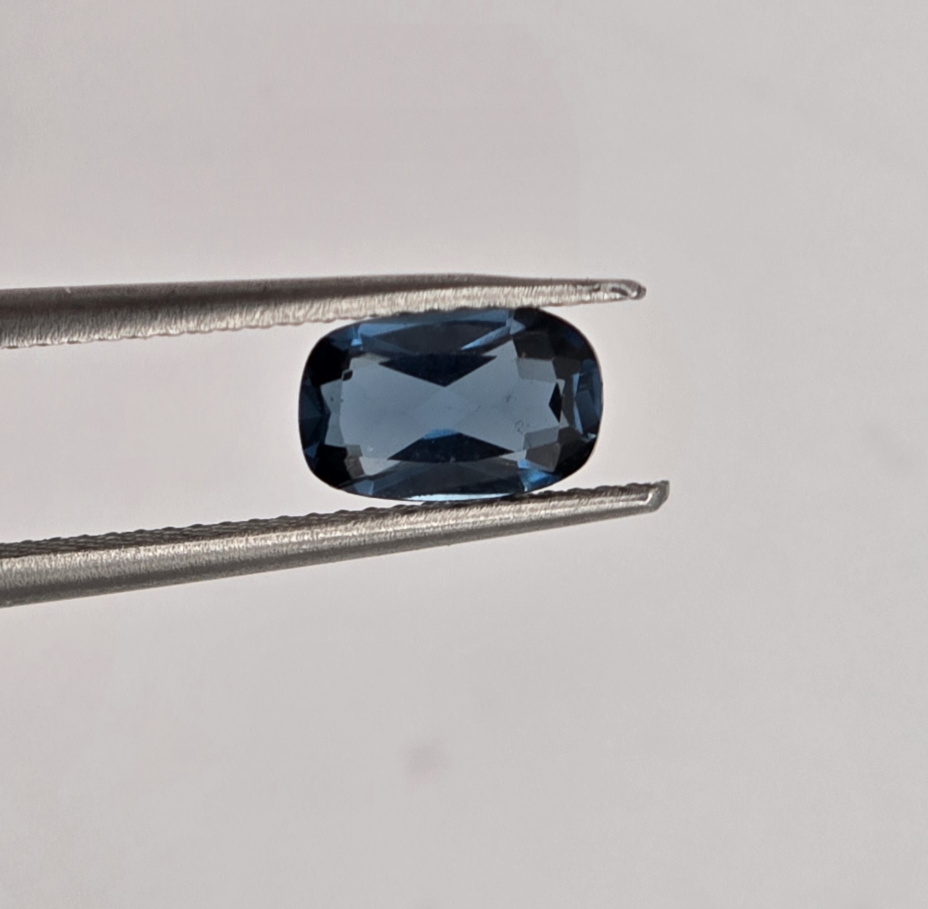 7.92x4.95x2.89mm cushion London-blue topaz facet