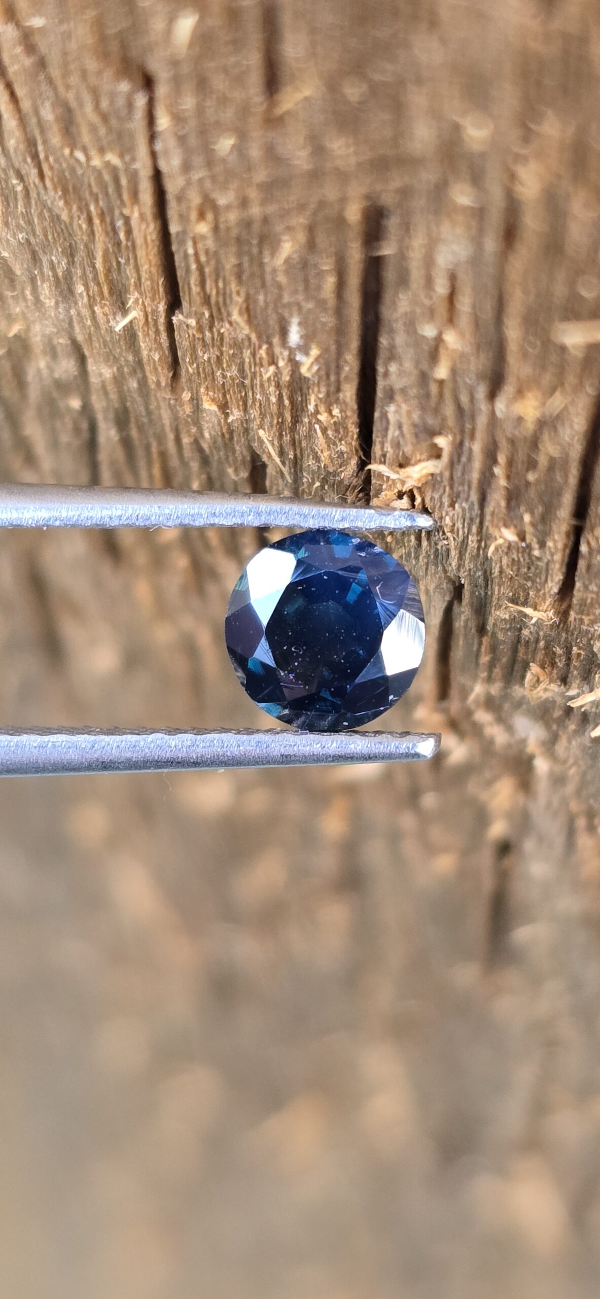 3x 5.7mm dark round Australian parti sapphire facets - Image 3